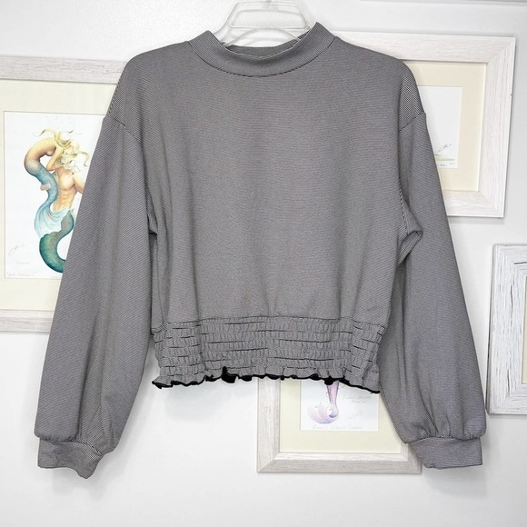 URBAN Romantics Black & White Stripe Cropped Balloon Sleeve Top Size Medium - Picture 1 of 6